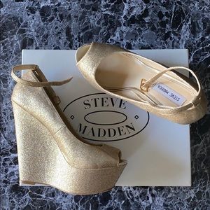 Gold Glitter Peep Toe Steve Madden Wedges Heels